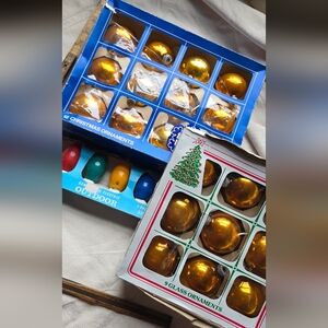Lof Of 3 Boxes Of Vintage Christmas Ornaments/bulbs